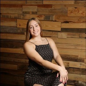 Meet your Posher, Chloe